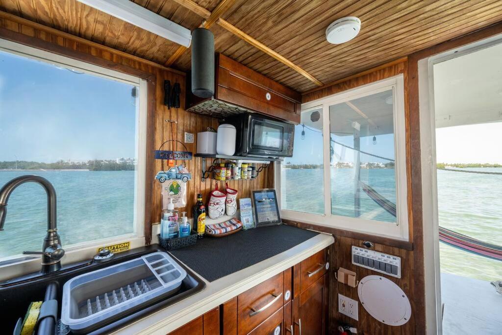 ホテル Beautiful Houseboat In キーウェスト エクステリア 写真