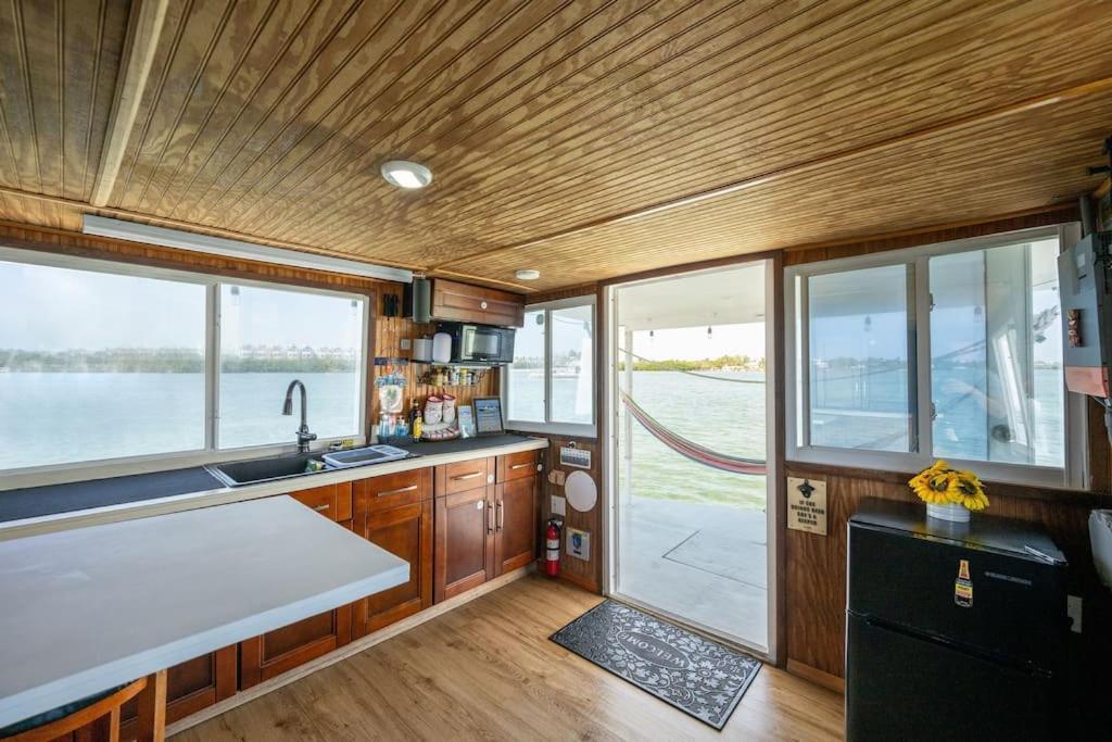 ホテル Beautiful Houseboat In キーウェスト エクステリア 写真